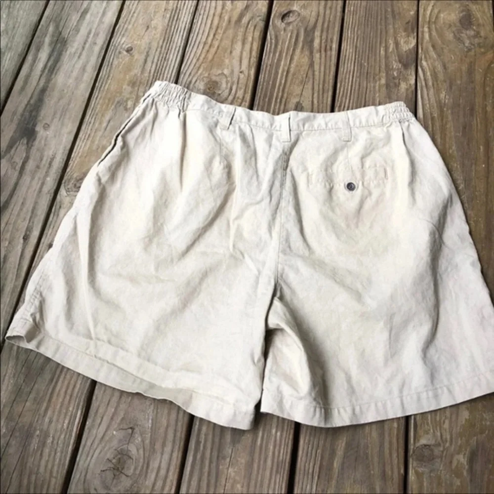 Essentials shorts women’s